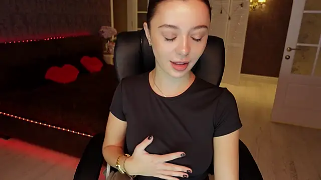 Snapshot of DinaCandy chatting on 11-04-25, 08:24 DinaCandy online show from 11-04-25, 08:24