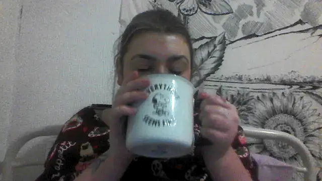 Snapshot of CamilaCherryX chatting on 11-15-25, 07:10 CamilaCherryX online show from 11-15-25, 07:10