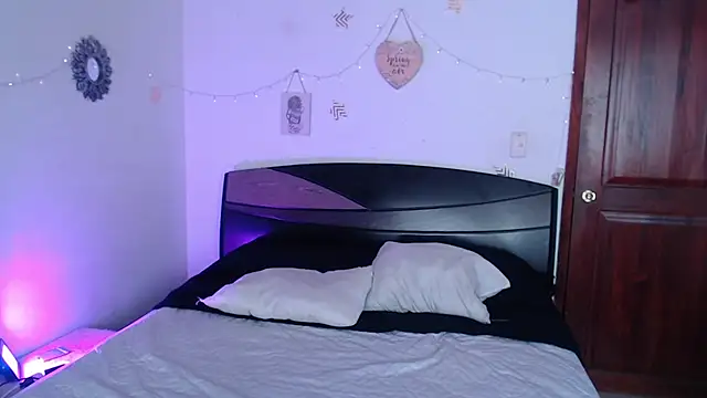 Snapshot of anhiahoney02 chatting on 02-08-25, 02:05 anhiahoney02 online show from 02-08-25, 02:05