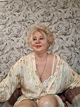 Snapshot of PALETT chatting on 02-28-25, 04:10 PALETT online show from 02-28-25, 04:10