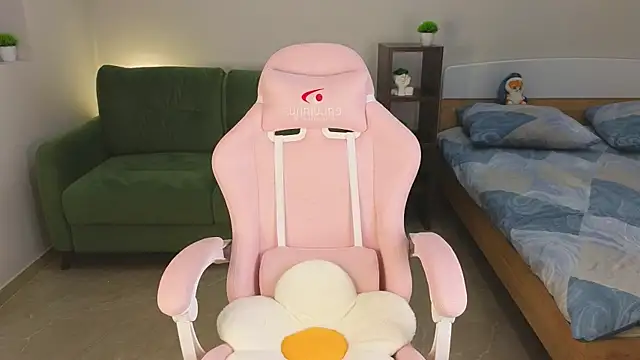 Eveleen Soleen online show from 12-22-24, 09:53