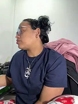 angela angels  online show from 10-25-25, 04:42