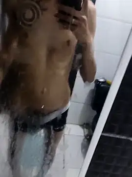 Snapshot of Juliano69xv chatting on 03-22-25, 01:32 Juliano69xv online show from 03-22-25, 01:32