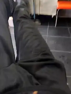 Snapshot of Juliano69xv chatting on 10-27-25, 06:12 Juliano69xv online show from 10-27-25, 06:12