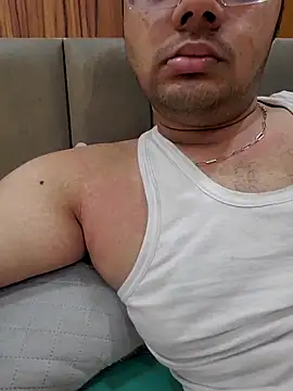 Snapshot of SWEETBOYJI chatting on 10-31-25, 06:31 SWEETBOYJI online show from 10-31-25, 06:31