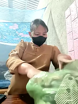 Snapshot of Betty20zx chatting on 12-15-25, 01:21 Betty20zx online show from 12-15-25, 01:21