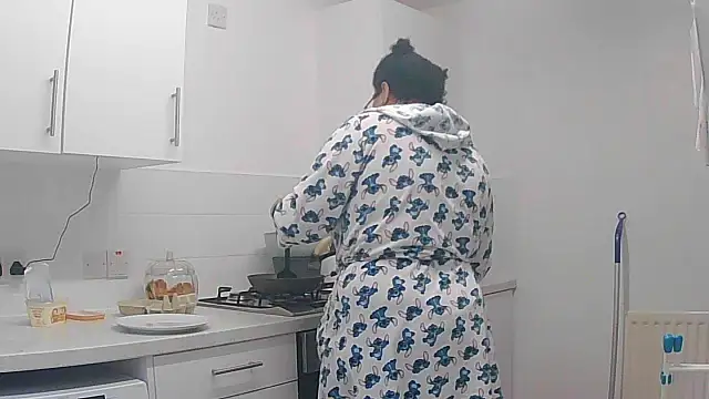 vanilla chocolate23 online show from 11-12-25, 09:32