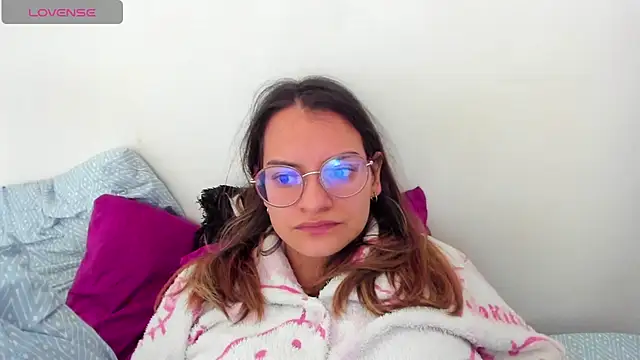 Angie Pirss online show from 12-15-25, 03:05