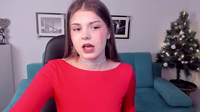 Snapshot of AdeliaKiss chatting on 12-17-24, 08:43 AdeliaKiss online show from 12-17-24, 08:43