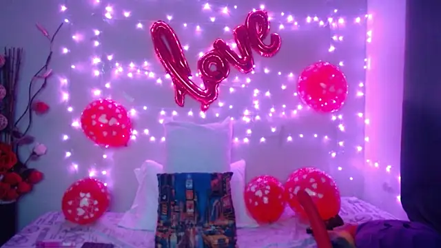 Snapshot of Nicol_Love0 chatting on 02-14-25, 11:10 Nicol Love0 online show from 02-14-25, 11:10