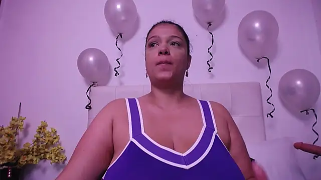 Nicol Love0 online show from 04-14-26, 12:22