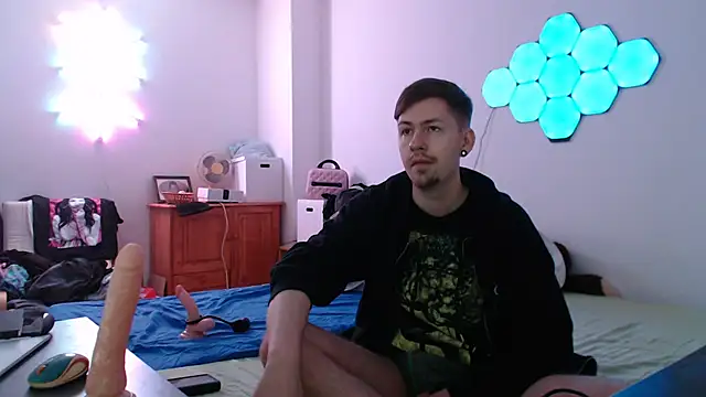 Snapshot of jonny-bisexual chatting on 12-25-24, 05:05 jonny-bisexual online show from 12-25-24, 05:05