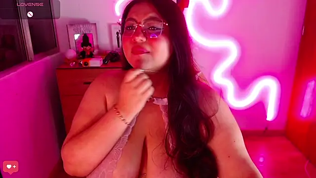 Snapshot of Rebeca_charme21 chatting on 12-27-24, 06:24 Rebeca charme21 online show from 12-27-24, 06:24