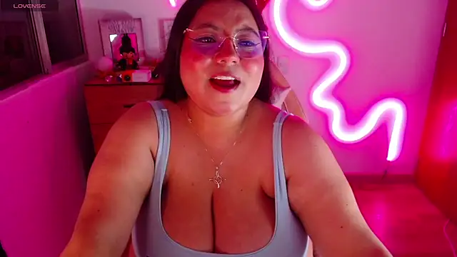 Snapshot of Rebeca_charme21 chatting on 12-28-24, 06:06 Rebeca charme21 online show from 12-28-24, 06:06