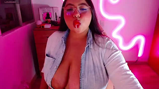 Snapshot of Rebeca_charme21 chatting on 01-19-25, 05:15 Rebeca charme21 online show from 01-19-25, 05:15