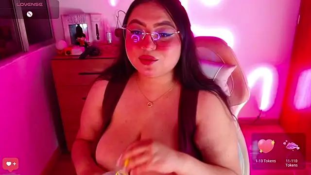 Snapshot of Rebeca_charme21 chatting on 02-14-25, 03:43 Rebeca charme21 online show from 02-14-25, 03:43