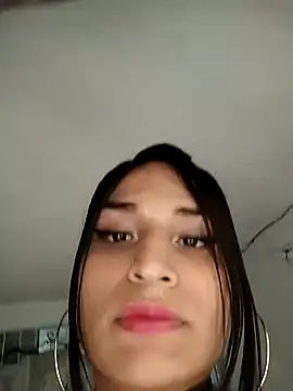 Snapshot of Pussycat_9999 chatting on 12-21-24, 04:25 Pussycat 9999 online show from 12-21-24, 04:25