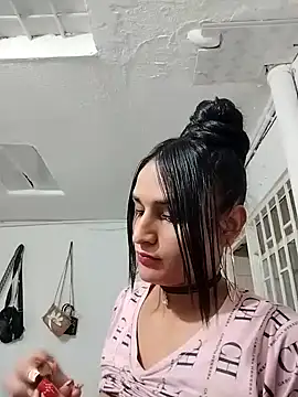 Snapshot of Pussycat_9999 chatting on 12-24-24, 01:17 Pussycat 9999 online show from 12-24-24, 01:17