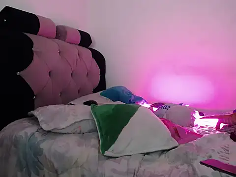 Snapshot of Pussycat_9999 chatting on 02-14-25, 03:26 Pussycat 9999 online show from 02-14-25, 03:26