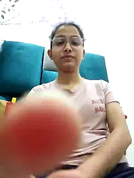 Snapshot of Aleena_Rai chatting on 12-12-24, 08:32 Aleena Rai online show from 12-12-24, 08:32