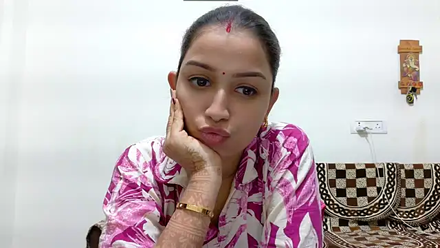 Snapshot of Aleena_Rai chatting on 10-16-25, 06:53 Aleena Rai online show from 10-16-25, 06:53