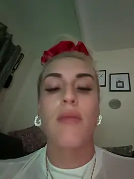 Snapshot of Barbie_26 chatting on 01-03-25, 09:26 Barbie 26 online show from 01-03-25, 09:26