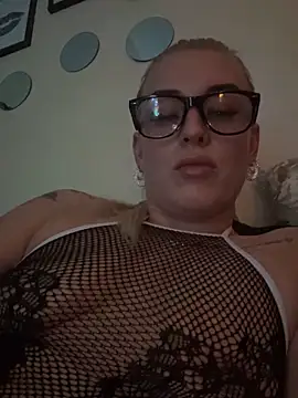 Snapshot of Barbie_26 chatting on 01-04-25, 09:09 Barbie 26 online show from 01-04-25, 09:09