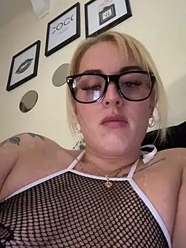 Snapshot of Barbie_26 chatting on 01-10-25, 09:42 Barbie 26 online show from 01-10-25, 09:42