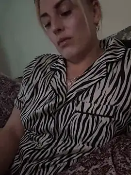 Snapshot of Barbie_26 chatting on 03-11-25, 08:42 Barbie 26 online show from 03-11-25, 08:42