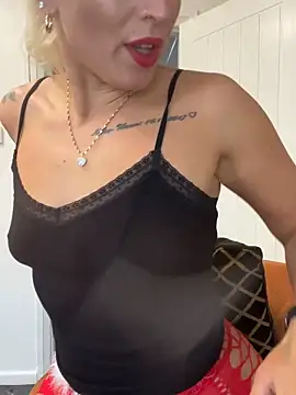 Snapshot of Barbie_26 chatting on 11-27-25, 10:17 Barbie 26 online show from 11-27-25, 10:17