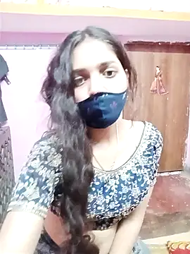 Snapshot of Cute-Simmi chatting on 12-18-24, 03:33 Cute-Simmi online show from 12-18-24, 03:33