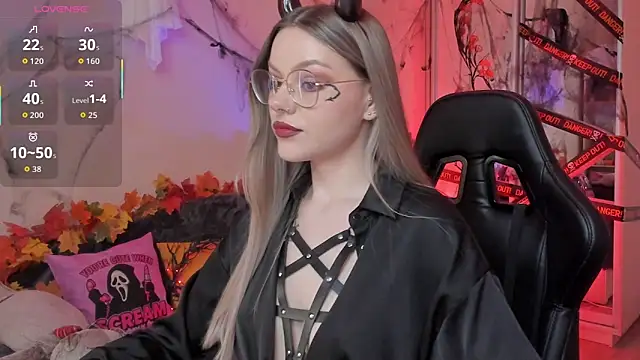 Marta May  online show from 10-28-25, 05:04