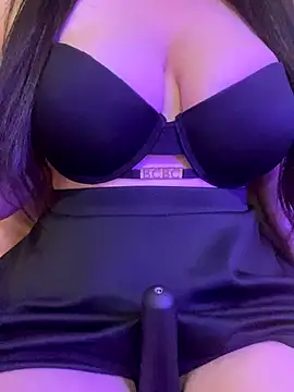 Cameelia online show from 11-18-25, 02:43