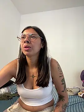 Snapshot of Argentiiniita chatting on 03-19-25, 02:35 Argentiiniita online show from 03-19-25, 02:35