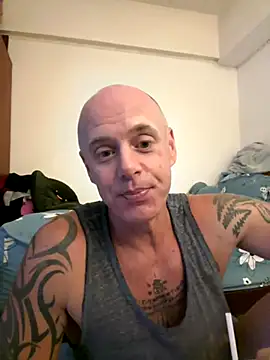 luv2masterb8247 online show from 12-04-24, 05:16