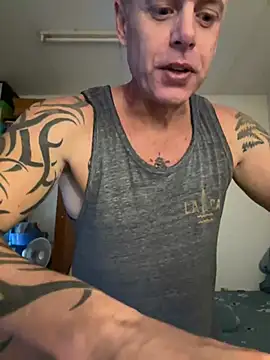 luv2masterb8247 online show from 12-16-24, 04:23