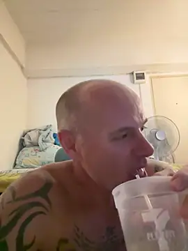 luv2masterb8247 online show from 12-26-24, 07:24