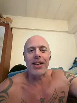 luv2masterb8247 online show from 01-02-25, 06:29