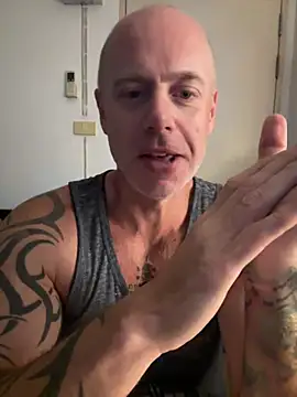 luv2masterb8247 online show from 01-18-25, 07:49