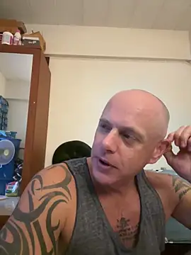 luv2masterb8247 online show from 01-20-25, 05:04