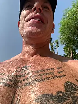 luv2masterb8247 online show from 01-25-25, 02:47