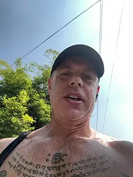 luv2masterb8247 online show from 01-27-25, 12:33