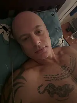 luv2masterb8247 online show from 01-28-25, 12:36