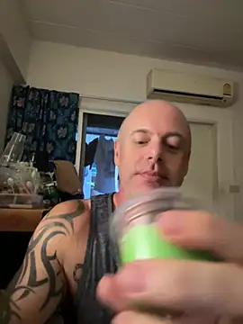 luv2masterb8247 online show from 02-07-25, 12:31