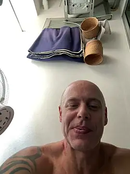 luv2masterb8247 online show from 02-11-25, 07:23