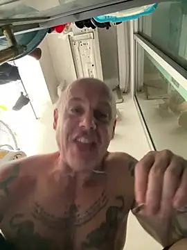 luv2masterb8247 online show from 02-20-25, 07:34