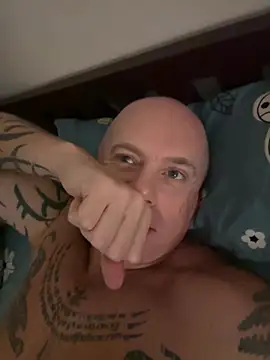 luv2masterb8247 online show from 02-26-25, 12:38