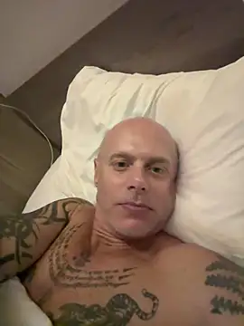 luv2masterb8247 online show from 12-17-25, 12:55