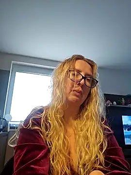 Snapshot of MariaRichi_ chatting on 02-25-25, 06:58 MariaRichi  online show from 02-25-25, 06:58