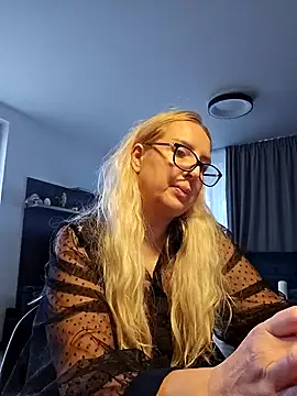 Snapshot of MariaRichi_ chatting on 02-26-25, 07:20 MariaRichi  online show from 02-26-25, 07:20